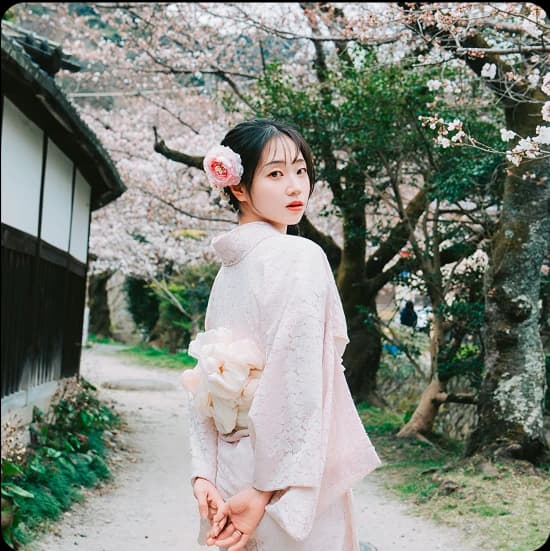 Jennie, 28